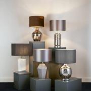 Pöytävalaisin Polygon lasijalalla