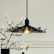 Dyberg Larsen Flora -riippuvalo, mattamusta, Ø 40 cm, metallia