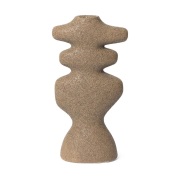 Ferm Living Yara kynttilänjalka large Pimeä hiekka