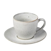 Broste Copenhagen Nordic Sand -kuppi aluslautasella 8,8 cm