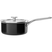 KitchenAid Cookware Collection -kattila, kannellinen, 18 cm, musta