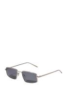 Amiyah Sunglasses Grey/Gold Neliönmuotoiset Aurinkolasit Grey Pilgrim